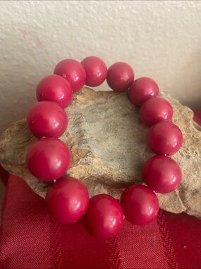 5/$10❤️❤️❤️Bold Pink Acrylic Beaded Stretch Bracelet